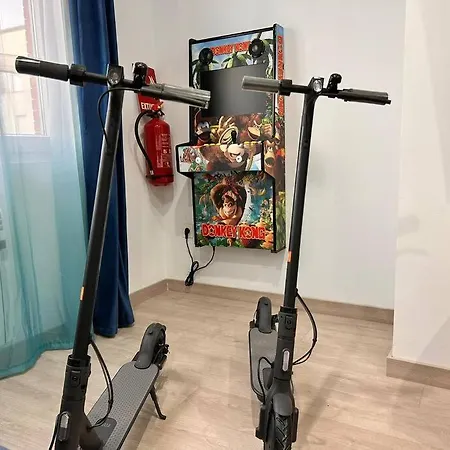 Lujo Proyector, Maquina Arcade, Wifi Y Patinetes Apartment