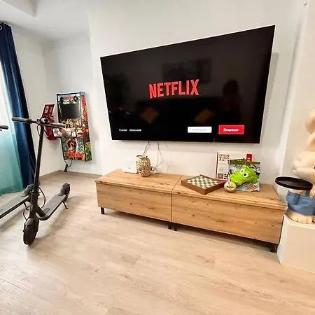 Lujo Proyector, Maquina Arcade, Wifi Y Patinetes Oviede