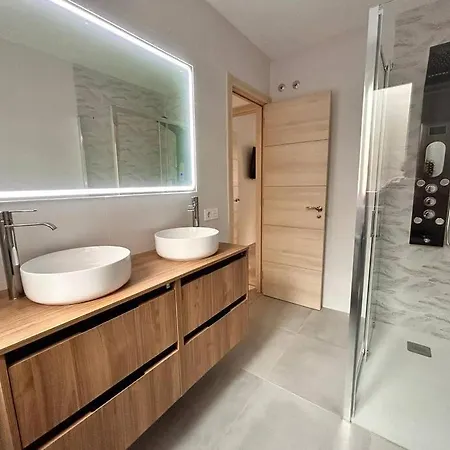 Lujo Proyector, Maquina Arcade, Wifi Y Patinetes Oviedo