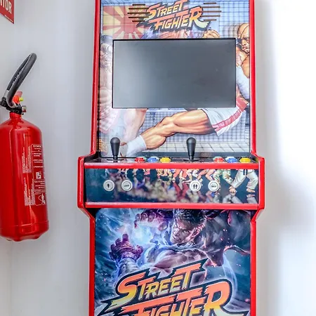 Lujo Proyector, Maquina Arcade, Wifi Y Patinetes Apartman Oviedo