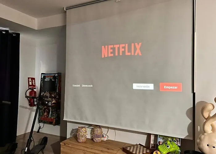 Lujo Proyector, Maquina Arcade, Wifi Y Patinetes Apartament *